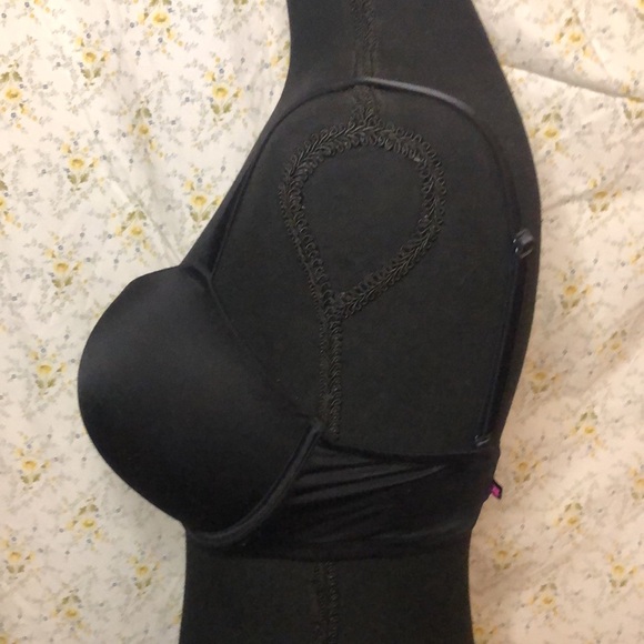 VICTORIA’S SECRET black Wear Everywhere bra. Super push up bra. Size 34 DD. - Picture 5 of 8